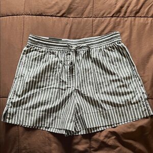 Banana Republic Mid-Rise Gray Striped Women Shorts